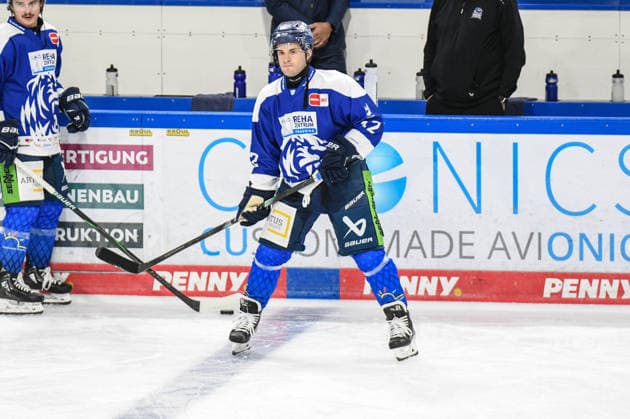 Straubing Tigers vs. Krefeld Pinguine, Eishockey, Deutsche Eishockey Liga, Penny DEL, 1.Spieltag, Saison 2026 2027, 23.09.2026 Joseph Duszak (Straubing Tigers), Eishockey Herren, Deutsche Eishockey Liga, Penny DEL, 1.Spieltag, Saison 2026 2027 am 20.09.2026 im Eisstadion am Pulverturm, Straubing Tigers (blau) gegen Krefeld Pinguine (weiss)