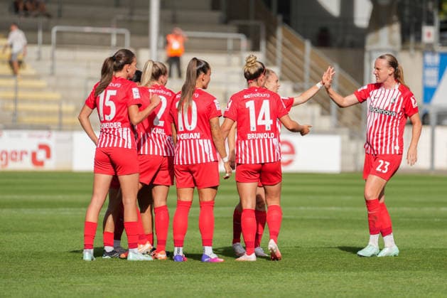 Google Pixel Frauen-Bundesliga: SC Freiburg vs. Bayer 04 Leverkusen, 20.09.2026 Torjubel zum 1:0 durch ein Eigentor Google Pixel Frauen-Bundesliga: SC Freiburg vs. Bayer 04 Leverkusen, Dreisamstadion, 20.09.2026 DFB DFL REGULATIONS PROHIBIT ANY USE OF PHOTOGRAPHS AS IMAGE SEQUENCES AND OR QUASI-VIDEO. Copyright: xBEAUTIFULxSPORTS Boscox