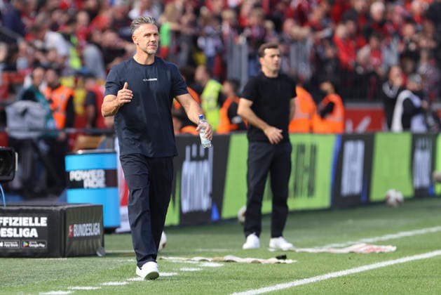 Trainer Martin Demichelis (RB Leipzig) gestikuliert, Gestik waehrend des Spiels der 1. Bundesliga zwischen Bayer 04 Leverkusen und RB Leipzig, BayArena am 20. September 2026 in Leverkusen, Deutschland. (Foto von Oliver Kaelke DeFodi Images) +++ Trainer Martin Demichelis (RB Leipzig) gestures during the Bundesliga match between Bayer 04 Leverkusen and RB Leipzig at BayArena on September 20, 2026 in Leverkusen, Germany. (Photo by Oliver Kaelke DeFodi Images) DFB DFL REGULATIONS PROHIBIT ANY USE OF PHOTOGRAPHS AS IMAGE SEQUENCES AND OR QUASI-VIDEO. (Photo by Oliver Kaelke DeFodi Images) -