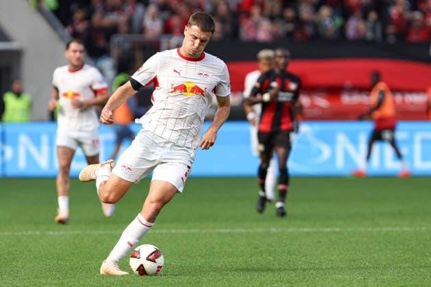 Maxime Esteve (RB Leipzig) in Aktion, am Ball, Einzelaktion waehrend des Spiels der 1. Bundesliga zwischen Bayer 04 Leverkusen und RB Leipzig, BayArena am 20. September 2026 in Leverkusen, Deutschland. (Foto von Oliver Kaelke DeFodi Images) +++ Maxime Esteve (RB Leipzig) controls the ball during the Bundesliga match between Bayer 04 Leverkusen and RB Leipzig at BayArena on September 20, 2026 in Leverkusen, Germany. (Photo by Oliver Kaelke DeFodi Images) DFB DFL REGULATIONS PROHIBIT ANY USE OF PHOTOGRAPHS AS IMAGE SEQUENCES AND OR QUASI-VIDEO. (Photo by Oliver Kaelke DeFodi Images) -