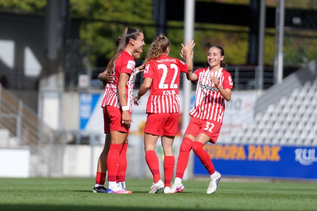 İlayda Acıkgöz Ilayda Acikgoez (SC Freiburg, 30),Selina Vobian (SC Freiburg, 10), Lisa Kolb (SC Freiburg, 22) Torjubel, Emotionen, Jubel, Torerfolg, Abschluss, Treffer, Emma Memminger (SC Freiburg, 32) , Deutschland, Fussball, GooglePixel Frauen-Bundesliga, 5.Spieltag, 2026 2027, SC Freiburg vs. Bayer 04 Leverkusen, 20.09.2026, Dreisamstadion, Freiburg Freiburg Dreisamstadion Baden-Wuerttemberg Deutschland Copyright: xArnexAmbergx