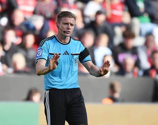 20.09.2026, xophax, Fussball 1.Bundesliga, Bayer 04 Leverkusen - RB Leipzig Schiedsrichter Robert Schröder (DFL DFB REGULATIONS PROHIBIT ANY USE OF PHOTOGRAPHS as IMAGE SEQUENCES and or QUASI-VIDEO) Leverkusen