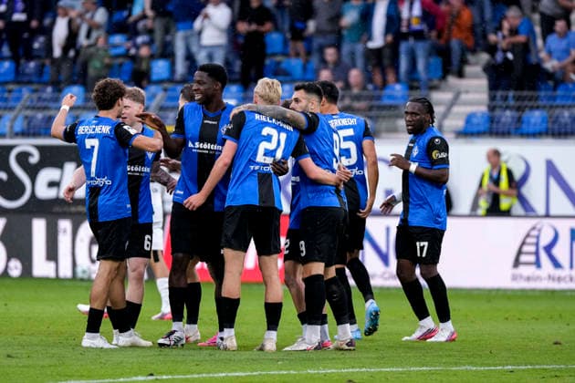 Spieler vom SV Waldhof Mannheim, jubeln über das Tor zum 1:0, Jubel, Torjubel, Torerfolg, celebrate the goal, goal, celebration, jubelt ueber das Tor, Freuen, Freude, freut sich, optimistisch, positiv, Spielszene, Highlight, Action, Aktion, 20.09.2026, Mannheim (Deutschland), Fussball, 3. Liga, SV Waldhof Mannheim - SC Preußen Münster, DFB DFL REGULATIONS PROHIBIT ANY USE OF PHOTOGRAPHS AS IMAGE SEQUENCES AND OR QUASI-VIDEO.