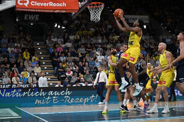 20.09.2026, GER, Basketball, Bundesliga 1.Spieltag, Saison 2026 2027, Oldenburg, EWE Arena, EWE Baskets Oldenburg vs Syntainics MBC auf dem Weg zum Korb Jeremy ROACH ( EWE Baskets Oldenburg 5 ) Oldenburg EWE Arena Niedersachsen Deutschland Copyright: xnordphotoxGmbHx xRojahnx