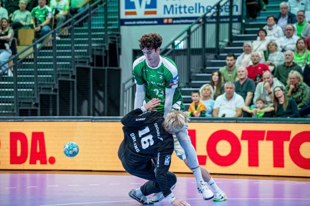 OPEL Handball Bundesliga; HSG Wetzlar - VfL Gummersbach, 20.09.26 Marti Soler (HSG Wetzlar, 23), Bertram Obling (VfL Gummersbach, 16) OPEL Handball Bundesliga; HSG Wetzlar - VfL Gummersbach: Wetzlar, 20.09.26 Copyright: xBEAUTIFULxSPORTS Roeczeyx