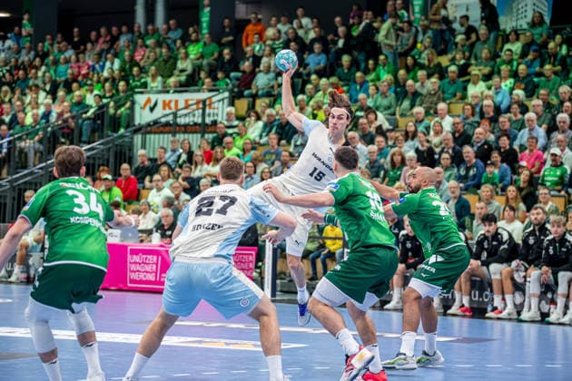OPEL Handball Bundesliga; HSG Wetzlar - VfL Gummersbach, 20.09.26 Miro Schluroff (VfL Gummersbach, 15), Kristjan Horzen (VfL Gummersbach, 27), Paul Kompenhans (HSG Wetzlar, 34), Josip Simic (HSG Wetzlar, 10), Cyrill Akakpo (HSG Wetzlar, 20) OPEL Handball Bundesliga; HSG Wetzlar - VfL Gummersbach: Wetzlar, 20.09.26 Copyright: xBEAUTIFULxSPORTS Roeczeyx