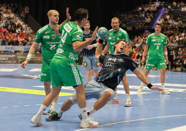 v.l. Aitor Arino (Füchse Berlin 14), Matthes Langhoff (Füchse Berlin 25), Tom Bergner (Bergischer HC 28), Max Darj (Füchse Berlin 05), Frederik Simak (Füchse Berlin 09) GER, Bergischer HC vs. Fuechse Berlin, Handball, Opel Handball-Bundesliga, 5. Spieltag, Spielzeit 2026 2027, 20.09.2026 GER, Bergischer HC vs. Fuechse Berlin, Handball, Opel Handball-Bundesliga, 5. Spieltag, Spielzeit 2026 2027, 20.09.2026 Duesseldorf Copyright: xEibner-Pressefoto ThomasxStoeckex EP_TSR