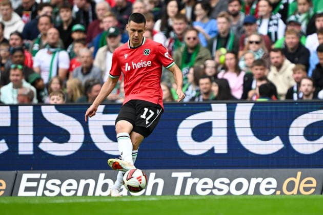 2. Bundesliga - Hannover 96 - VfL Bochum am 20.09.2026 in der HDI Arena in Hannover Bastian Allgeier (Hannover) am Ball.