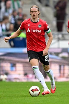2. Bundesliga - Hannover 96 - VfL Bochum am 20.09.2026 in der HDI Arena in Hannover Stefan Teitur Thordarson (Hannover) am Ball.