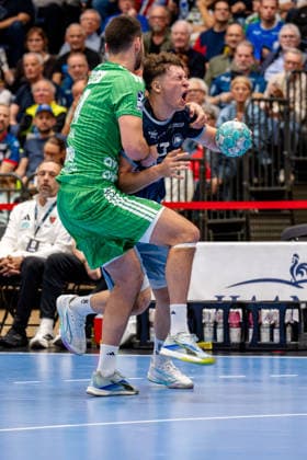 Düsseldorf, 20.09.2026, Handball, Herren, Opel Bundesliga, 5. Spieltag, 2026 2027: Bergische HC Füchse Berlin Sören Steinhaus (Bergischer HC, 53) im Zweikampf mit Lauro Pichiri (Füchse Berlin, 24)