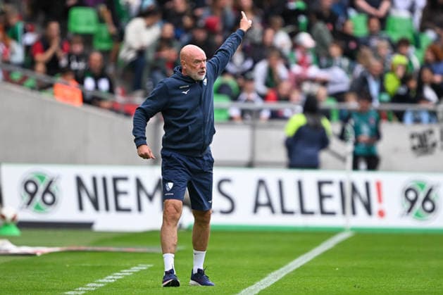 2. Bundesliga - Hannover 96 - VfL Bochum am 20.09.2026 in der HDI Arena in Hannover Trainer Uwe Rösler Roesler (Bochum) unzufrieden, enttäuscht, enttaeuscht, niedergeschlagen.
