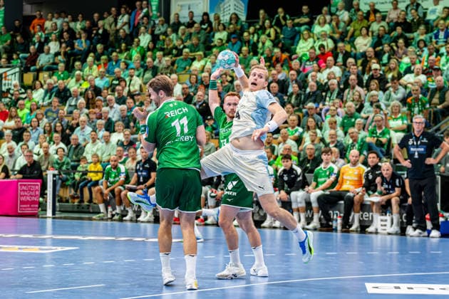 OPEL Handball Bundesliga; HSG Wetzlar - VfL Gummersbach, 20.09.26 Ellidi Vidarsson (VfL Gummersbach, 4), Petter Oeverby (HSG Wetzlar, 11), Tomas Piroch (HSG Wetzlar, 13), OPEL Handball Bundesliga; HSG Wetzlar - VfL Gummersbach: Wetzlar, 20.09.26 Copyright: xBEAUTIFULxSPORTS Roeczeyx