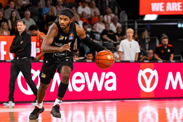 easyCredit BBL: Ratiopharm Ulm vs. MHP RIESEN Ludwigsburg ; 20.09.2026 Ulm, GERMANY - 20. September 2026: Justin Kier (MHP RIESEN Ludwigsburg, 1) beim Spielaufbau während dem Spiel zwischen der Ratiopharm Ulm und den MHP RIESEN Ludwigsburg am 1. Spieltag der easyCredit BBL in der ratiopharm Arena Ulm. Copyright: xBEAUTIFULxSPORTS Steinx