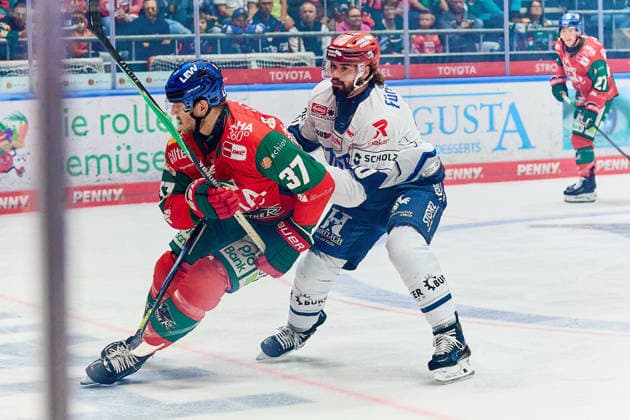 Kyle Wood (Augsburger Panther, 37), Mirko Hoefflin (Schwenninger Wild Wings, 10) GER, Augsburger Panther vs. Schwenninger Wild Wings, Eishockey, PENNY DEL, 2. Spieltag, Spielzeit 2026 2027, 20.09.2026 GER, Augsburger Panther vs. Schwenninger Wild Wings, Eishockey, PENNY DEL, 2. Spieltag, Spielzeit 2026 2027, 20.09.2026 Deutschland Copyright: xEibner-Pressefoto GeraldxOelze-dexStoppanyx EP_ODS