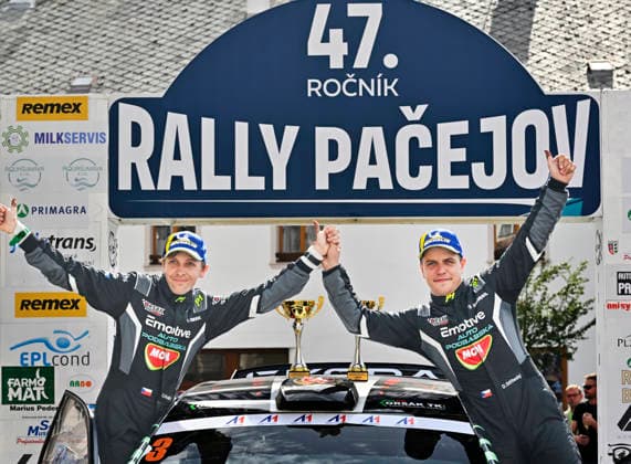 Vyhlaseni vitezu Rally Pacejov 2026, 20. zari 2026, Horazdovice. Vitezove pilot Dominik Stritesky (vpravo) a spolujezdec Ondrej Krajca s vozem Skoda Fabia RS Rally2. (CTKxPhoto MiroslavxChaloupka) CTKPhotoP2026092004113  CTKPhotoP2026092004113
