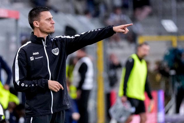 Thomas Wörle (Tom Wörle, Trainer, Cheftrainer, Münster), gibt Anweisungen, gestikuliert, mit den Armen gestikulieren, Einzelbild, Einzelfoto, Aktion, Action, 20.09.2026, Mannheim (Deutschland), Fussball, 3. Liga, SV Waldhof Mannheim - SC Preußen Münster, DFB DFL REGULATIONS PROHIBIT ANY USE OF PHOTOGRAPHS AS IMAGE SEQUENCES AND OR QUASI-VIDEO.