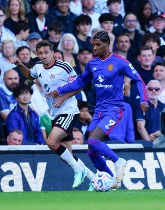 Timothy Castagne of Fulham and Marcus Rashford of Manchester United, ManU Fulham v Manchester United, Premier League, Football, Craven Cottage, London, UK - 20 Sep 2026London Craven Cottage United Kingdom EDITORIAL USE ONLY No use with unauthorised audio, video, data, fixture lists, club league logos or live services. Online in-match use limited to 120 images, no video emulation. No use in betting, games or single club league player publications.  Copyright: xJavierxGarcia Shutterstockx 17160117ad