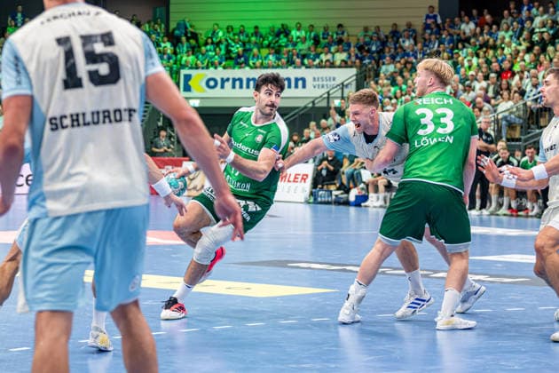 OPEL Handball Bundesliga; HSG Wetzlar - VfL Gummersbach, 20.09.26 Doruk Pehlivan (HSG Wetzlar, 19), Georg Löwen ((HSG Wetzlar, 33), Ellidi Vidarsson (VfL Gummersbach, 4), OPEL Handball Bundesliga; HSG Wetzlar - VfL Gummersbach: Wetzlar, 20.09.26 Copyright: xBEAUTIFULxSPORTS Roeczeyx