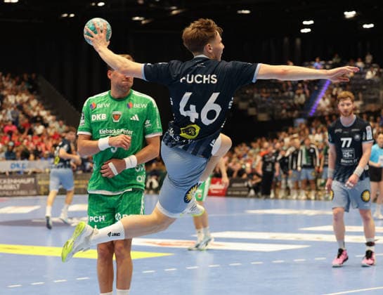 Julian Fuchs (Bergischer HC 46) setzt zum Wurf an, dahinter Max Darj (Füchse Berlin 05), und Johannes Wasielewski (Bergischer HC 77) GER, Bergischer HC vs. Fuechse Berlin, Handball, Opel Handball-Bundesliga, 5. Spieltag, Spielzeit 2026 2027, 20.09.2026 GER, Bergischer HC vs. Fuechse Berlin, Handball, Opel Handball-Bundesliga, 5. Spieltag, Spielzeit 2026 2027, 20.09.2026 Duesseldorf Copyright: xEibner-Pressefoto ThomasxStoeckex EP_TSR