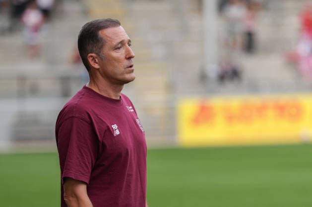 Google Pixel Frauen-Bundesliga: SC Freiburg vs. Bayer 04 Leverkusen, 20.09.2026 Roberto Pätzold (Bayer 04 Leverkusen, Trainer) Google Pixel Frauen-Bundesliga: SC Freiburg vs. Bayer 04 Leverkusen, Dreisamstadion, 20.09.2026 DFB DFL REGULATIONS PROHIBIT ANY USE OF PHOTOGRAPHS AS IMAGE SEQUENCES AND OR QUASI-VIDEO. Copyright: xBEAUTIFULxSPORTS Boscox