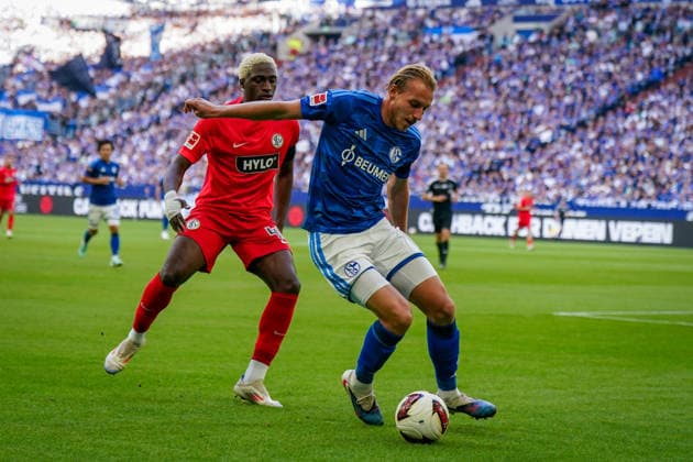 Deutschland: Fussball Bundesliga 2026 - 2027, 4. Spieltag - FC Schalke 04 vs SV Elversberg - Veltins-Arena (Gelsenkirchen): Timo Becker (FC Schalke 04, 5) am Ball Copyright: xJOERANxSTEINSIEKx