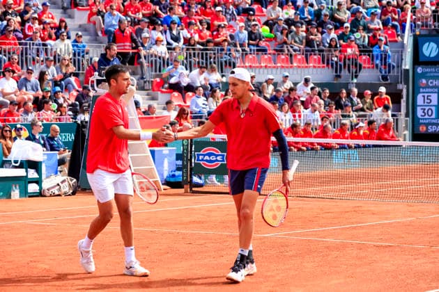 Tenis, Chile vs Espana. Copa Davis 2026. Los tenistas chilenos Tomas Barrios y Alejandro Tabilo frente a los espanoles Jaume Munar y Pedro Martinez durante el partido de dobles de la Copa Davis valido por la segunda ronda de clasificatorios para el Grupo Mundials, disputado en el Court Central Anita Lizana, Parque Estadio Nacional en Santiago de Chile. 20 09 2026 Pepe Alvujar Photosport Tenis, Chile vs Espana. Copa Davis 2026. Chilean tennis players Tomas Barrios and Alejandro Tabilo against the Spanish players Jaume Munar and Pedro Martinez during the Davis Cup doubles match valid for the second round of qualifiers for the World Group, played at the Anita Lizana Central Court, National Stadium Park in Santiago, Chile. 20 09 2026 Pepe Alvujar Photosport Chile vs Espana dia 2, Copa Davis 2026 