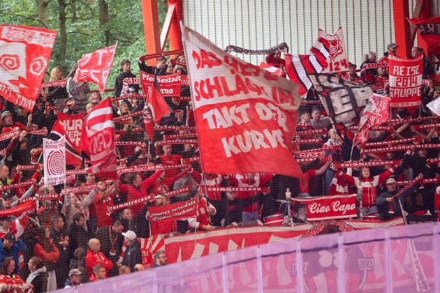 Sahnpark Crimmitschau 20.09.2026 Saison 2026 27 Eishockey 2. Bundesliga Hauptrunde Spiel 2 Kunsteisstadion Sachsen Eispiraten Eispiraten - EHC Freiburg Fankurve Eispiraten Crimmitschau Crimmitschau Sachsen Germany