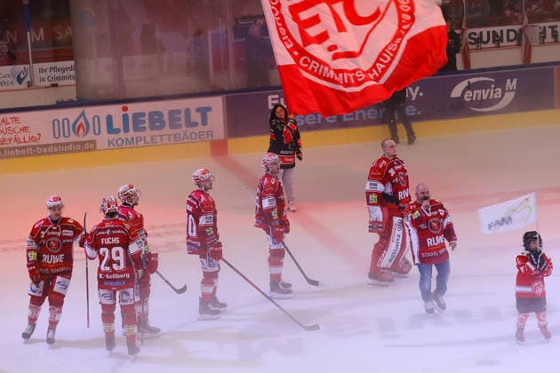 Sahnpark Crimmitschau 20.09.2026 Saison 2026 27 Eishockey 2. Bundesliga Hauptrunde Spiel 2 Kunsteisstadion Sachsen Eispiraten Eispiraten - EHC Freiburg Einlauf Eispiraten Crimmitschau Crimmitschau Sachsen Germany