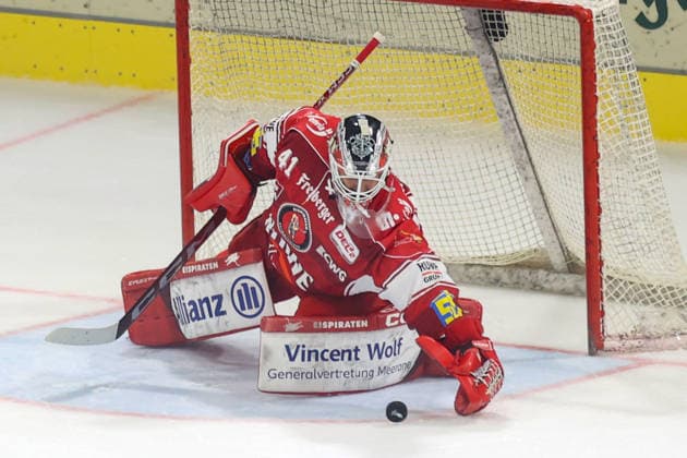 Sahnpark Crimmitschau 20.09.2026 Saison 2026 27 Eishockey 2. Bundesliga Hauptrunde Spiel 2 Kunsteisstadion Sachsen Eispiraten Eispiraten - EHC Freiburg Kevin Reich EPC Crimmitschau Sachsen Germany