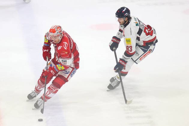 Sahnpark Crimmitschau 20.09.2026 Saison 2026 27 Eishockey 2. Bundesliga Hauptrunde Spiel 2 Kunsteisstadion Sachsen Eispiraten Eispiraten - EHC Freiburg Logan Will EPC rot - Parker Bowles Freiburg Crimmitschau Sachsen Germany