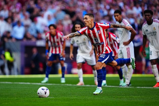 Atletico de Madrid v Real Madrid - LaLiga EA Sports 2026 27 MADRID, SPAIN - SEPTEMBER 20: Alex Grimaldo of Atletico Madrid scores his team s first goal with a penalty kick during the LaLiga EA Sports match between Atletico de Madrid and Real Madrid at Riyadh Air Metropolitano on September 20, 2026 in Madrid, Spain. Madrid Riyadh Air Metropolitano Madrid Spain Copyright: x x2026xGokhanxTanerx xPSxImagesxGokhanxTanerx