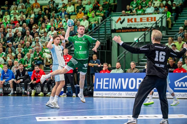 OPEL Handball Bundesliga; HSG Wetzlar - VfL Gummersbach, 20.09.26 Dominik Mappes (HSG Wetzlar, 7), Å tepan Zeman (VfL Gummersbach, 66), Bertram Obling (VfL Gummersbach, 16) OPEL Handball Bundesliga; HSG Wetzlar - VfL Gummersbach: Wetzlar, 20.09.26 Copyright: xBEAUTIFULxSPORTS Roeczeyx