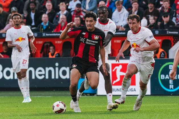 20.09.2026, xjmrgnx, Fussball 1.Bundesliga, Bayer 04 Leverkusen - RB Leipzig v.l. Zweikampf zwischen Ibrahim Maza (30, Leverkusen), Ezechiel Banzuzi (6, Leipzig) und Willi Orban (4, Leipzig) (DFL DFB REGULATIONS PROHIBIT ANY USE OF PHOTOGRAPHS as IMAGE SEQUENCES and or QUASI-VIDEO) Leverkusen