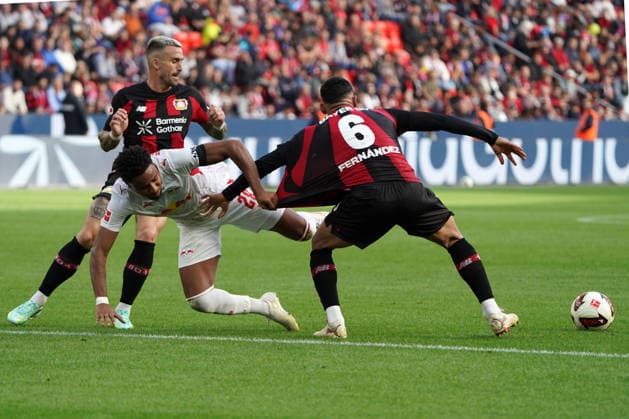 Leverkusen Fussball, 1.BL saison 2026 2027 Bayer 04 Leverkusen vs RB Leipzig, 20.09.2026, Bayarena Leverkusen Aleix Garcia Bayer 04 Leverkusen, Spanien Spain ESP , Christopher Nkunku, RB Leipzig, Ezequiel Fernandez,