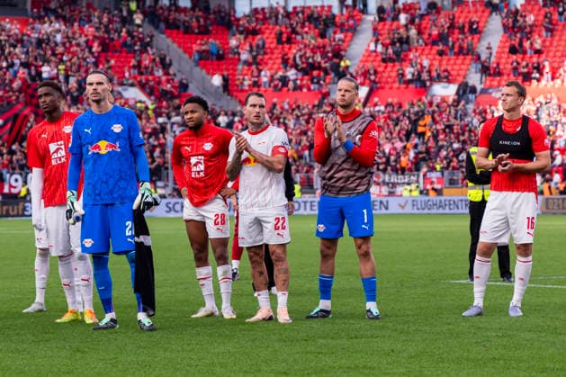 20.09.2026, Fussball, 4. Spieltag der 1. Fussball Bundesliga, Bayer 04 Leverkusen - RB Leipzig. v. l. Torwart Maarten Vandevoordt (RB Leipzig), Christopher Nkunku (RB Leipzig), David Raum (RB Leipzig), Torwart Örjan orjan Nyland (RB Leipzig), Lukas Klostermann (RB Leipzig). Leverkusen BayArena NRW Deutschland xRHR-FOTO DEx Copyright: DennisxEwert RHR-FOTOx RHR-FOTO DE