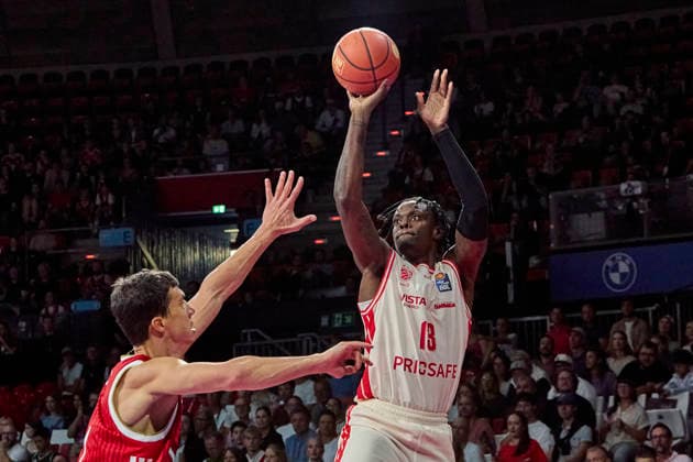 Deutsche Basketball Bundesliga (BBL), FC Bayern München Basketball vs BMA365 BAMBERG BASKETS, München FC Bayern Basketball, Bamberg Baskets MBA365, 2026-09-20 in München (BMW Park) SCOTT Trevon (BMA365 Bamberg BASKETS Power Forward (PF) Nr13-BAM13), LUCIC Vladimir (FC Bayern Basketball Small Forward (SF) Nr11-FCBB11) sportworld München BMW Park Bayern Deutschland