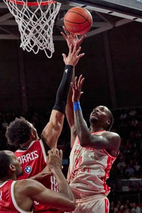 Deutsche Basketball Bundesliga (BBL), FC Bayern München Basketball vs BMA365 BAMBERG BASKETS, München FC Bayern Basketball, Bamberg Baskets MBA365, 2026-09-20 in München (BMW Park) NORRIS Miles (FC Bayern Basketball Power Forward (PF) Nr0-FCBB0), WARD Hason (BMA365 Bamberg BASKETS Center (C) Nr20-BAM20) sportworld München BMW Park Bayern Deutschland