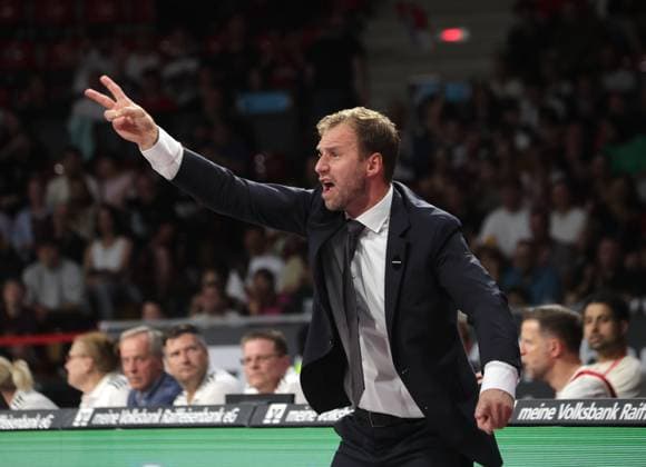 Erregt . . . FCBB - Trainer Anton GAVEL. Basketball, Bundesliga, Bayern Muenchen - Bamberg Baskets, am 20.09.2026 in Muenchen, Deutschland. Quelle Copyright Credit : Oryk HAIST