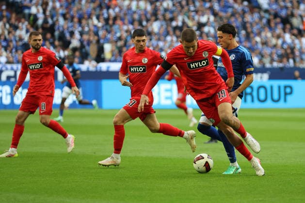 Lukas Pinckert (SV 07 Elversberg) beim Spiel der 1. Bundesliga (Saison 2026 27) FC Schalke 04 - SV Elversberg - Copyright: Thomas Pakusch