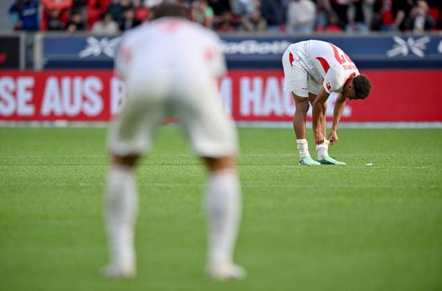 Tidiam Gomis (RB Leipzig) enttaeuscht nach dem Spiel. Fussball 1. Bundesliga, 4.Spieltag, Bayer 04 Leverkusen - RB Leipzig, am 20.09.2026 in Leverkusen Deutschland. DFL regulations prohibit any use of photographs as image sequences and or quasi-video Ã‚Â
