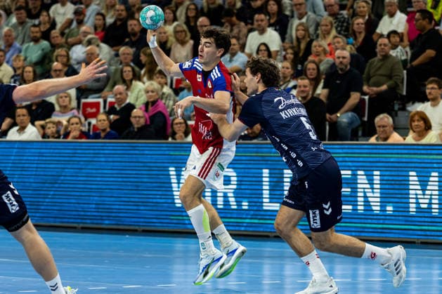 Opel HBL: SG Flensburg-Handewitt vs Handball Club Hamburg; 20.09.26 Elias Kofler (Nr.06, Handball Club Hamburg) gegen Niclas Kirkelokke (Nr.05, SG Flensburg-Handewitt) Opel HBL: SG Flensburg-Handewitt vs Handball Club Hamburg, GGW Arena am 20.09.26 Copyright: xBEAUTIFULxSPORTS MarioxM.xKobergx