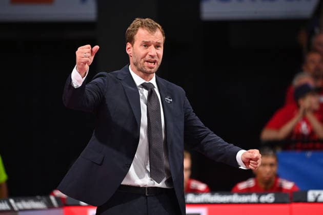 Trainer Svetislav PESIC (FCB), Gestik,gibt Anweisungen, Einzelbild,angeschnittenes Einzelmotiv,Halbfigur,halbe Figur. Basketball BBL,Saison 2026 2027 FC Bayern Muenchen-Bamberg Baskets am 20.09.2026, BMW Park