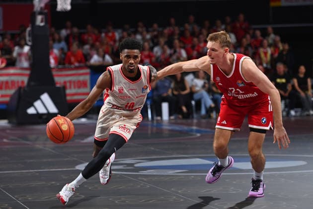 Mylik WILSAON BA), Aktion,Zweikampf gegen Justus HOLLATZ (FCB). Basketball BBL,Saison 2026 2027 FC Bayern Muenchen-Bamberg Baskets am 20.09.2026, BMW Park