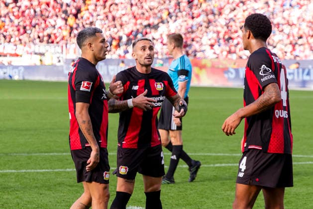 20.09.2026, Fussball, 4. Spieltag der 1. Fussball Bundesliga, Bayer 04 Leverkusen - RB Leipzig. v. l. Facundo Medina (Bayer 04 Leverkusen), Aleix Garcia (Bayer 04 Leverkusen), Jarell Amorin Quansah (Bayer 04 Leverkusen). Leverkusen BayArena NRW Deutschland xRHR-FOTO DEx Copyright: DennisxEwert RHR-FOTOx RHR-FOTO DE