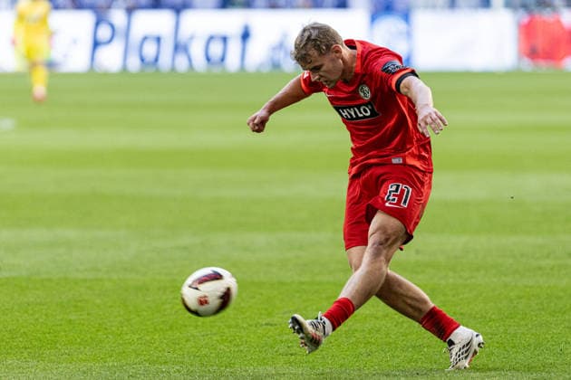 1. Bundesliga: FC Schalke 04 - SV Elversberg; 20.09.2026 Lasse Günther (SV Elversberg, 21) 1. Fußball Bundesliga 4.Spieltag: FC Schalke 04 - SV Elversberg; Veltins Arena, Gelsenkirchen; 20.09.2026 DFL regulations prohibit any use of photographs as image sequences and or quasi video. Copyright: xBEAUTIFULxSPORTS Buriakovx