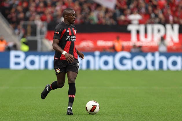 Moussa Diaby (Bayer 04 Leverkusen) liegt verletzt am Boden waehrend des Spiels der 1. Bundesliga zwischen Bayer 04 Leverkusen und RB Leipzig, BayArena am 20. September 2026 in Leverkusen, Deutschland. (Foto von Oliver Kaelke DeFodi Images) +++ Moussa Diaby (Bayer 04 Leverkusen) injured on the ground during the Bundesliga match between Bayer 04 Leverkusen and RB Leipzig at BayArena on September 20, 2026 in Leverkusen, Germany. (Photo by Oliver Kaelke DeFodi Images) DFB DFL REGULATIONS PROHIBIT ANY USE OF PHOTOGRAPHS AS IMAGE SEQUENCES AND OR QUASI-VIDEO. (Photo by Oliver Kaelke DeFodi Images) -