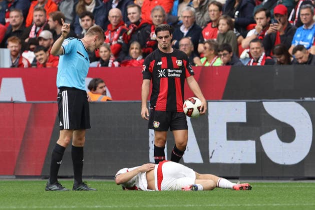 Brajan Gruda (RB Leipzig) liegt verletzt am Boden waehrend des Spiels der 1. Bundesliga zwischen Bayer 04 Leverkusen und RB Leipzig, BayArena am 20. September 2026 in Leverkusen, Deutschland. (Foto von Oliver Kaelke DeFodi Images) +++ Brajan Gruda (RB Leipzig) injured on the ground during the Bundesliga match between Bayer 04 Leverkusen and RB Leipzig at BayArena on September 20, 2026 in Leverkusen, Germany. (Photo by Oliver Kaelke DeFodi Images) DFB DFL REGULATIONS PROHIBIT ANY USE OF PHOTOGRAPHS AS IMAGE SEQUENCES AND OR QUASI-VIDEO. (Photo by Oliver Kaelke DeFodi Images) -