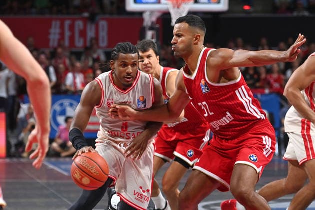 Jordan WRIGHT (BA), Aktion,Zweikampf gegen re:Johannes THIEMANN (FCB). Basketball BBL,Saison 2026 2027 FC Bayern Muenchen-Bamberg Baskets am 20.09.2026, BMW Park