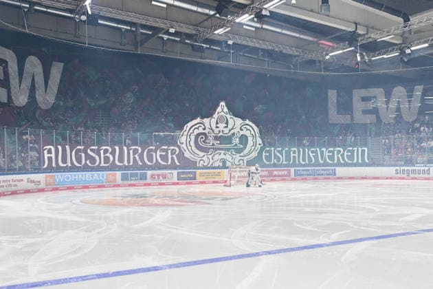Penny DEL; Augsburger Panther - Schwenninger Wild Wings, 20.09.2026 AUGSBURG, GERMANY; 20. SEPTEMBER: im Bild die Choreo der Augsburger Fans zu Spielbeginn während dem Match der Penny DEL zwischen den Augsburger Panthern und den Schwenninger Wild Wings am 2. Spieltag im Curt Frenzel Stadion Copyright: xBEAUTIFULxSPORTS Goldbergx