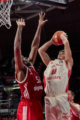 Deutsche Basketball Bundesliga (BBL), FC Bayern München Basketball vs BMA365 BAMBERG BASKETS, München FC Bayern Basketball, Bamberg Baskets MBA365, 2026-09-20 in München (BMW Park) HOCHSTADTER Yuval (BMA365 Bamberg BASKETS Small Forward (SF) Nr66-BAM66), WILEY Austin (FC Bayern Basketball Center (C) Nr50-FCBB50)0920 sportworld München BMW Park Bayern Deutschland